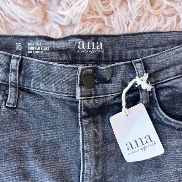 Black Cropped Jeans - Picture 2 of 5